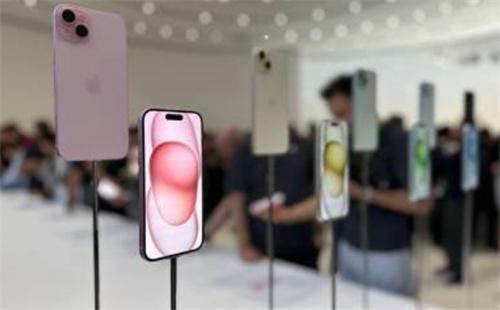 iPhone 15刚发布黄牛就准备加价 经销商称会备足第一单货