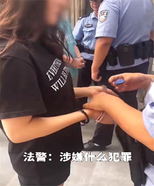 女子为离婚伙同多男子设计让老公酒驾被查