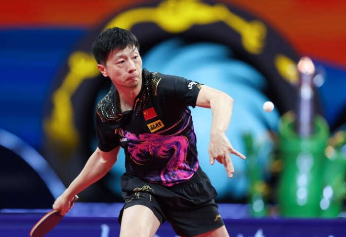 亚运会乒乓球男团首轮：马龙合影越南队成感人瞬间