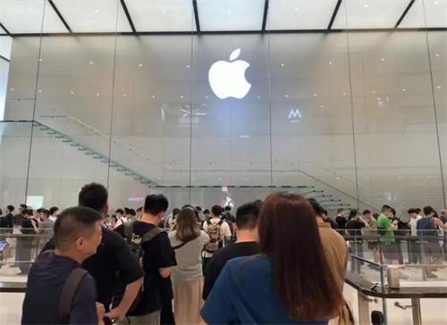 苹果也翻车了 iPhone 15首销破发 黄牛都笑不出来了