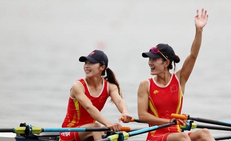 杭州亚运会：中国赛艇队首枚金牌由邹佳琪和邱秀萍获得