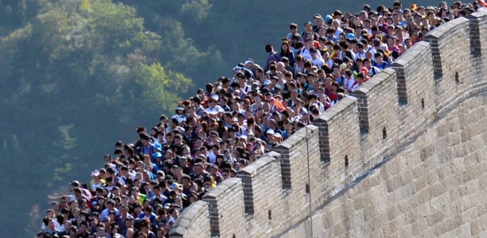 中秋国庆假期：全国景区人满为患，门票售罄现象普遍