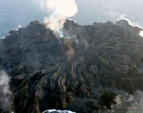 日本一火山喷发 海水变成棕褐色 日本第2轮污水排海