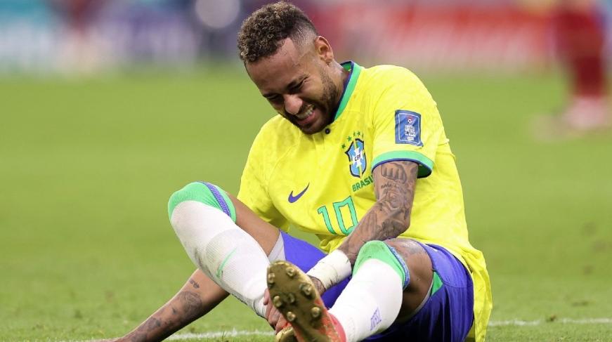 内马尔膝盖扭伤：巴西媒体爆料，将接受详细检查