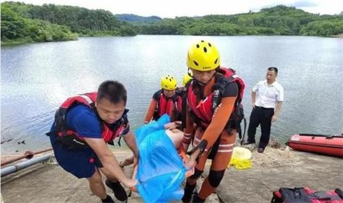 四川夫妻水库溺亡留下2个孩子 系割牛草时翻船