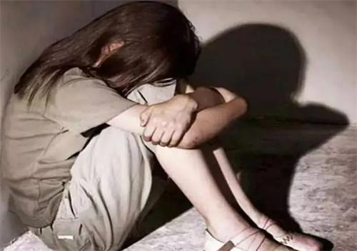 公职人员猥亵女孩仅拘9天引发质疑纪委介入