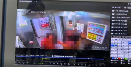警方回应两女子带着血迹跑进电梯已立案