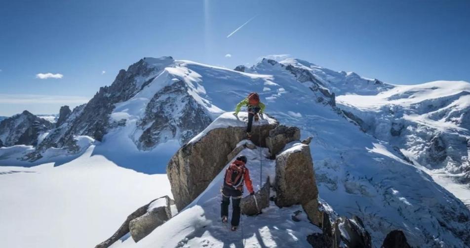 登山安全: 一场神秘冒险的背后，专业准备与安全意识成为决定生死的关键