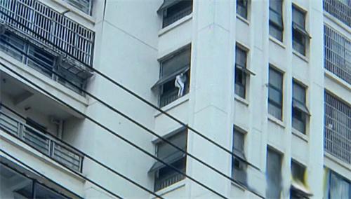 老人欲跳楼轻生 女子大喊跳下来啊 反映出怎样的问题