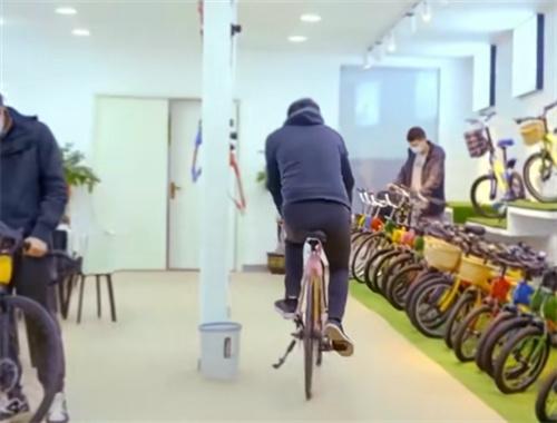 90后小伙用竹子造自行车 出口6万台 远销多个海外国家