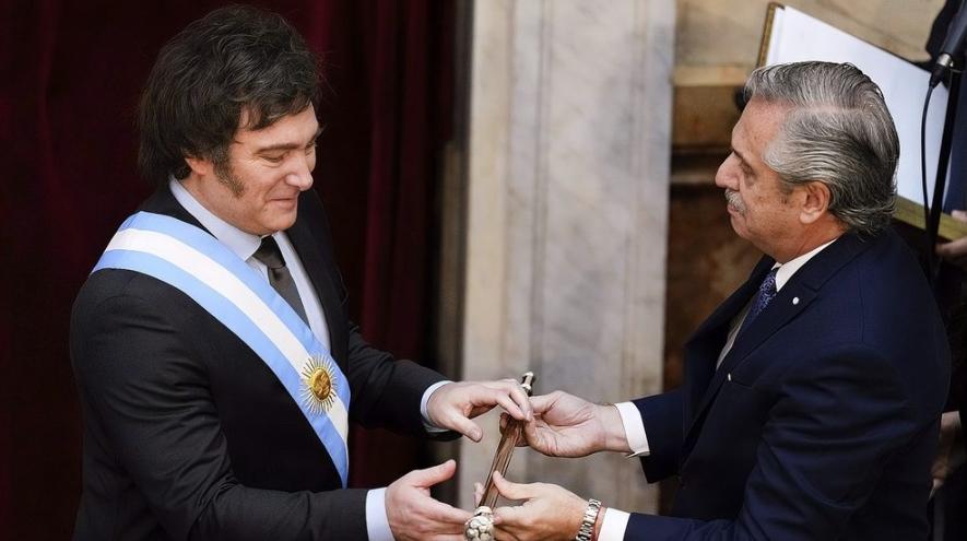 阿根廷总统米莱上任首日大刀阔斧，裁撤18个部门至9个