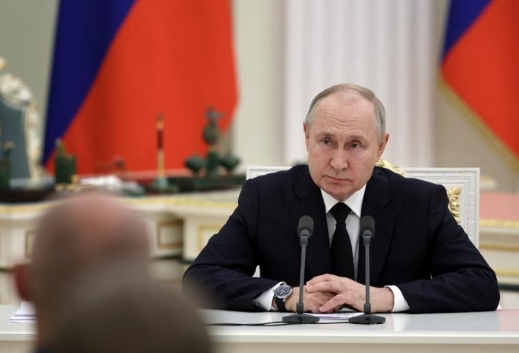 俄乌总统选举：普京连任胜券在握，泽连斯基选择“不选”背后的困境