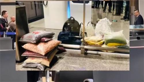 为什么有人背粮食登上去韩国的航班 为何背粮食