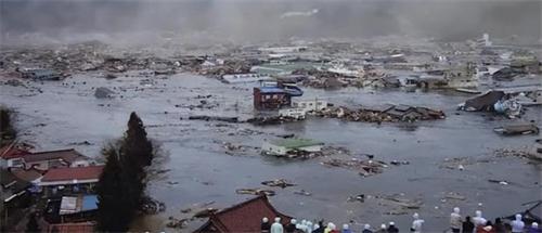 日本发布海啸预警 民众拍下地震瞬间 民众均已避难