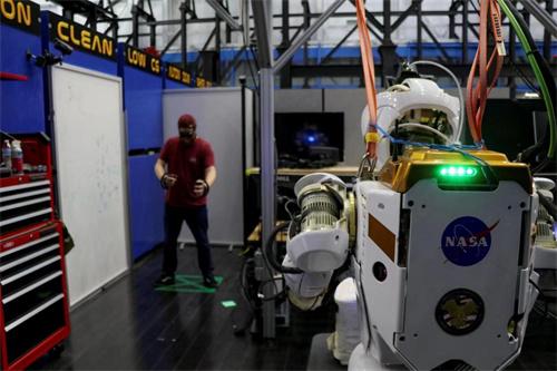 NASA把人形机器人派往太空 目的是处理枯燥肮脏危险的任务