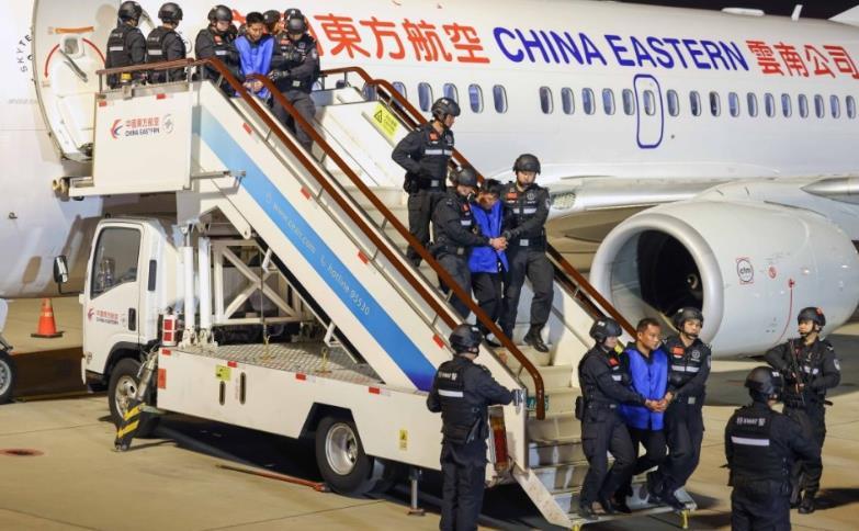 缅北电诈四大家族覆灭，中国民航包机成功押解罪犯归案