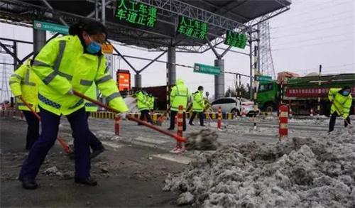 河南暴雪有人在高速堵车超10公里 高速堵车要注意什么