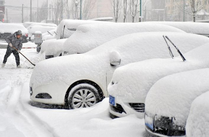 武汉市气象台发布暴雪黄色预警信号：专家呼吁加强各项防雪措施，保障市民安全