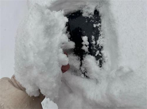 直击各地强降雪：河南雪厚得像切糕 强降雪需注意安全