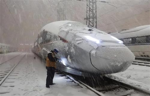 为何绿皮火车不怕暴雪 暴雪对火车有何影响