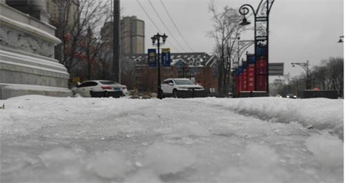 最火春运遭遇最强暴雪：冻雨像刨冰 车站情况怎样