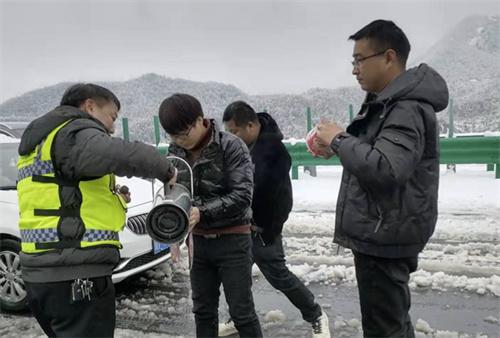 直击湖北高速：有人因暴雪滞留 湖北高速滞留现象如何