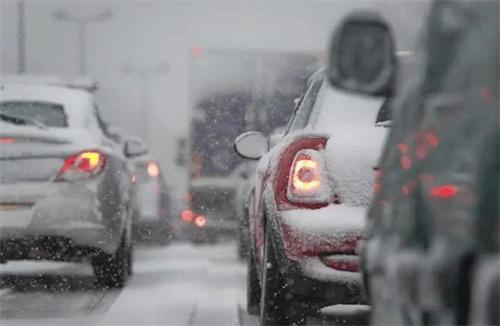 春节出行百态 有人困于暴雪 有人租车尝鲜（关于春节出行的简介）