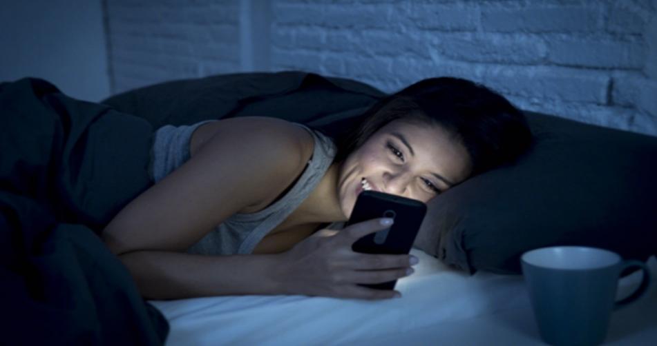 中国睡眠研究报告2024：手机成瘾与互联网职业影响睡眠质量