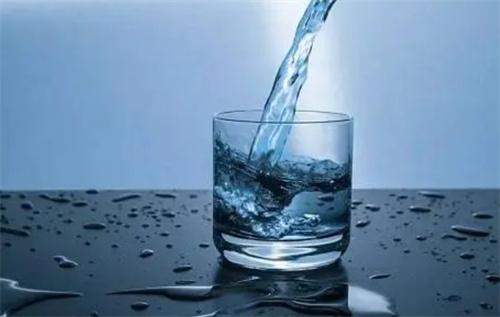 多喝水也能控尿酸（关于多喝水也能控尿酸的简介）