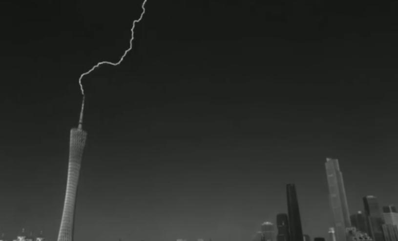 广州塔引雷针吸引闪电：1小时内连续6次为建筑物防雷
