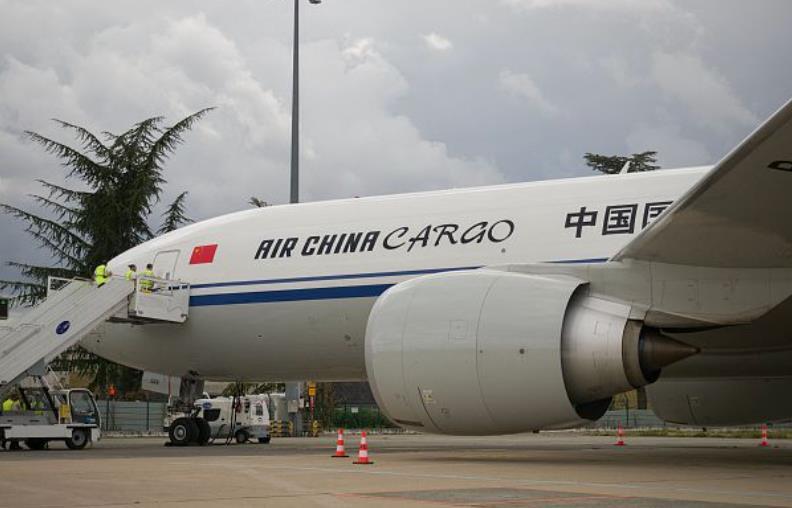 中国国航一季度营收大增六成，拟购100架C919飞机